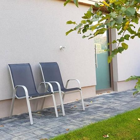 קרלובי וארי Suite With Back Garden מראה חיצוני תמונה