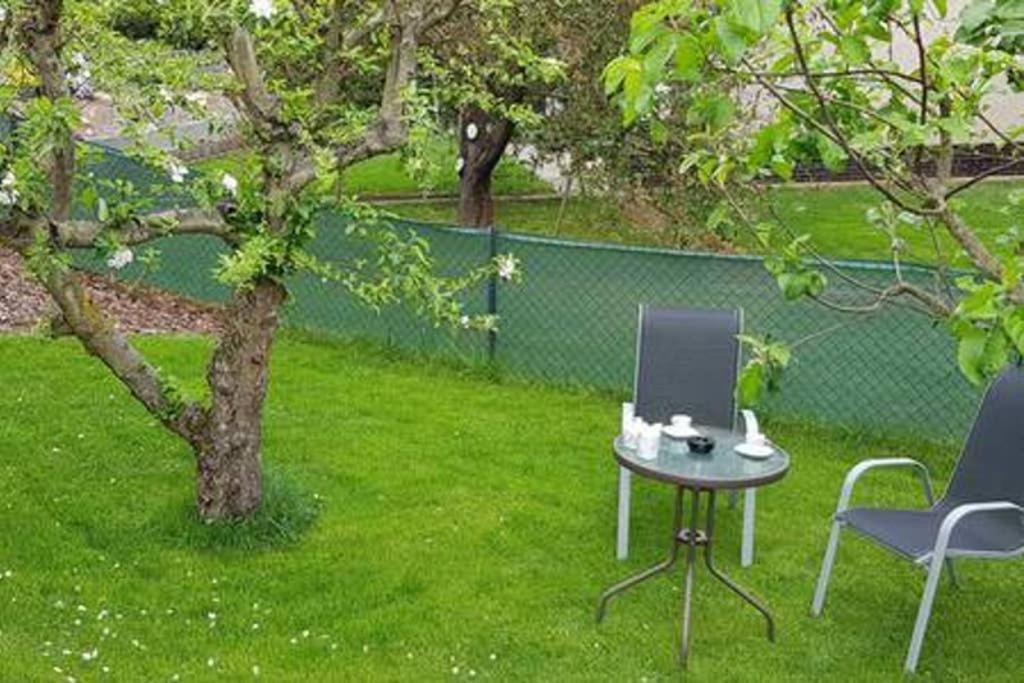 קרלובי וארי Suite With Back Garden מראה חיצוני תמונה